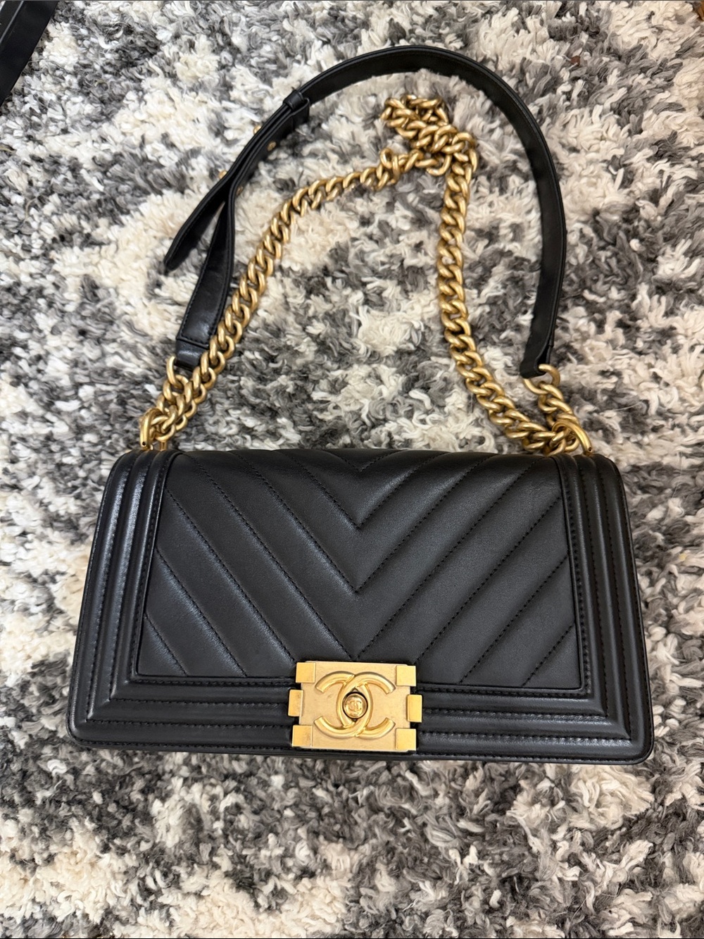 Authentic CHANEL Black Quilted Chevron Boy Bag with Gold Hardware - Picture 6 of 15